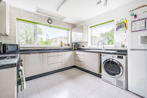 1 Iris Close, Basingstoke, RG22 5NS