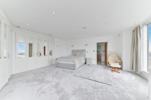 3 bedroom apartment for sale, Wards Wharf Approach, Royal Wharf, E16