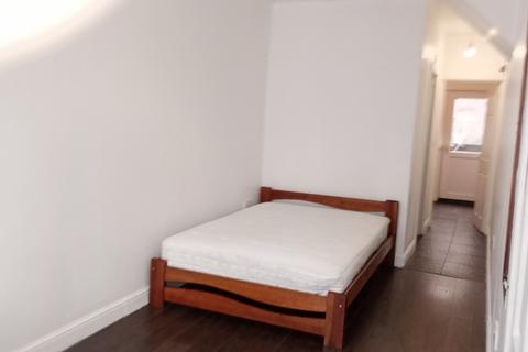 1 bedroom flat to rent, Leyswood Drive, NEWBURY PARK IG2