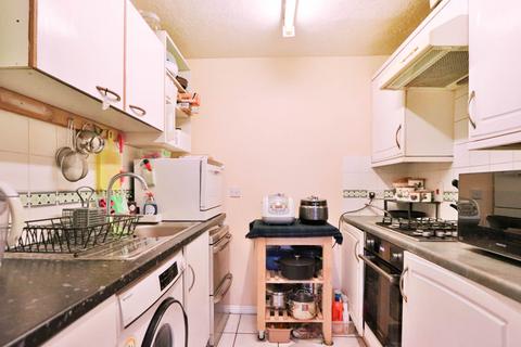 2 bedroom flat for sale, Jemmet Close, Kingston Upon Thames