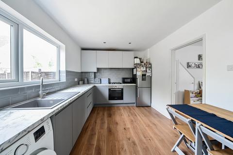 4 Benbow Waye, Uxbridge, UB8 2EY