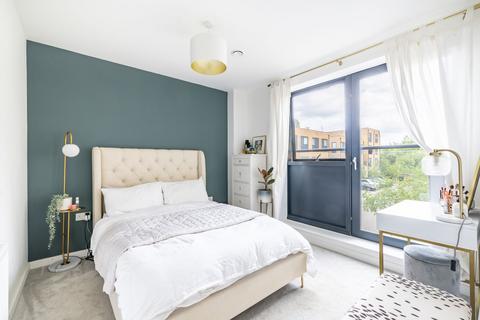 2 bedroom flat for sale, Leaden Hill, Smitham Court, CR5
