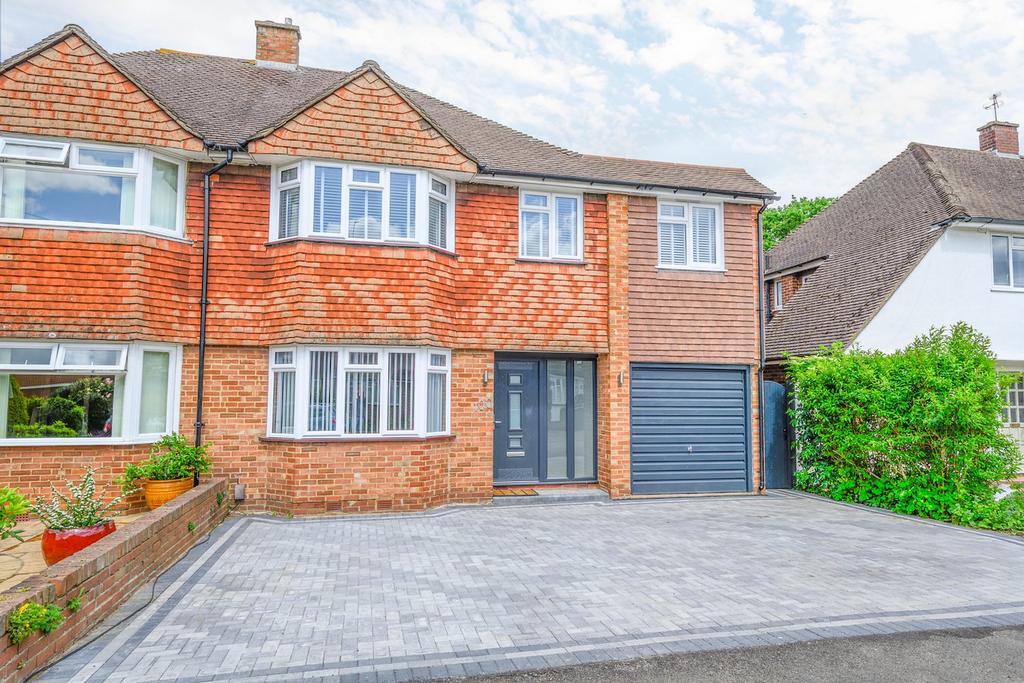 York Gardens, WaltononThames, KT12 5 bed semidetached house for sale