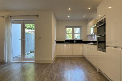 15 Greyford Close, Leatherhead, KT22 8DS