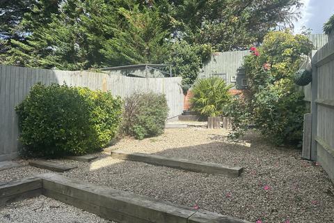 15 Greyford Close, Leatherhead, KT22 8DS