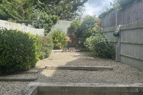 15 Greyford Close, Leatherhead, KT22 8DS