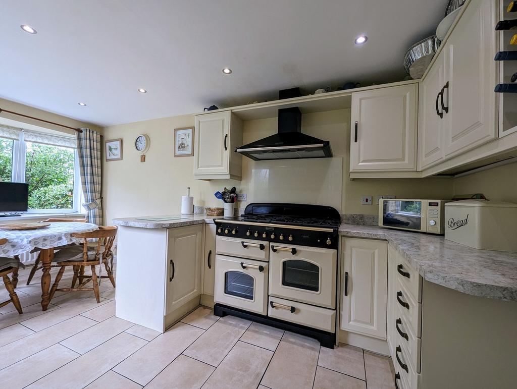 West Avenue, South Shields, NE34 4 bed semidetached house for sale £