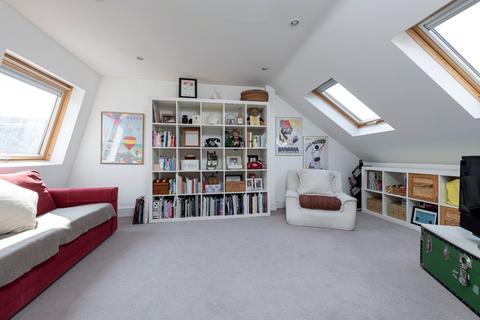 5 bedroom terraced house to rent, Stormont Road, SW11