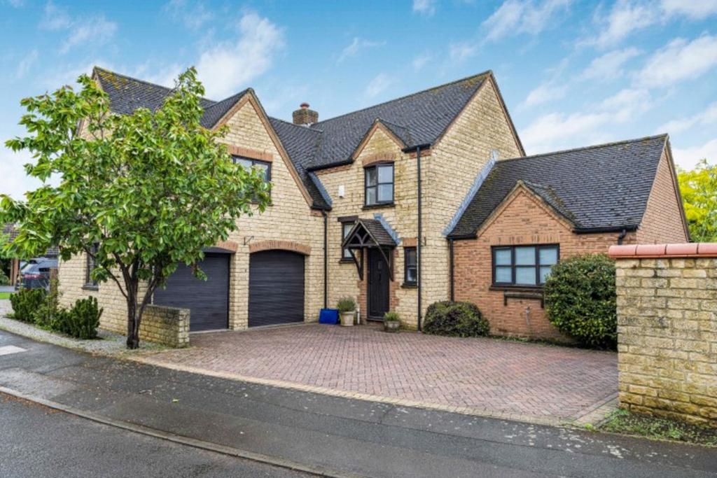 Foxdown Close, Kidlington, OX5 4 bed detached house for sale £700,000