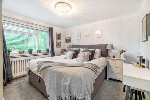 4 bedroom detached house to rent, The Willows, Weybridge, Surrey, KT13