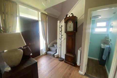 3 bedroom semi-detached house to rent, West Road, Bridgend