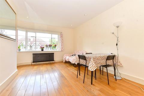 3 bedroom apartment for sale, Grove Avenue, Sutton, Surrey