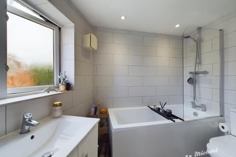 2 bedroom end of terrace house for sale, St. Marys Row, Aylesbury, Buckinghamshire