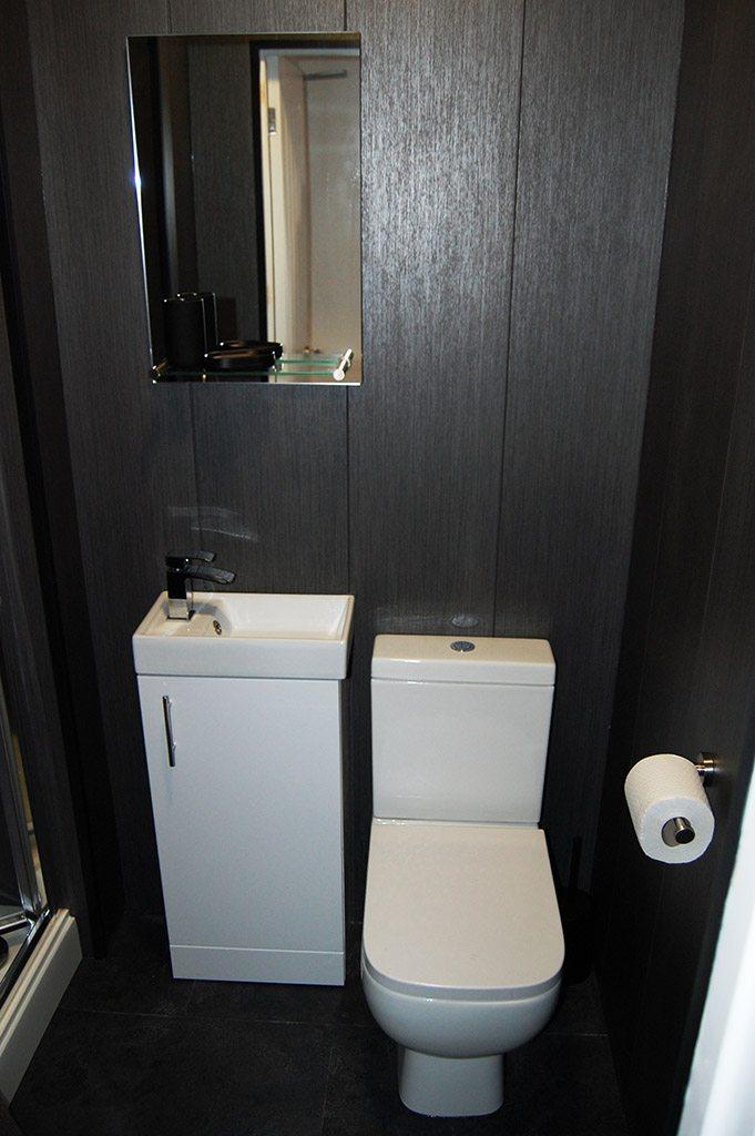 Room 1 En-Suite
