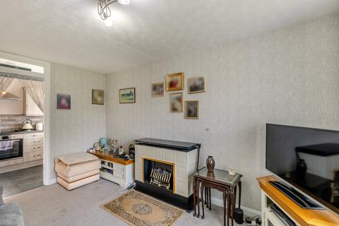 2 bedroom flat for sale, Fonteine Court, Greytree Road