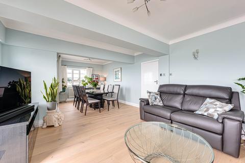 2 bedroom penthouse for sale, Seaforth Road, Westcliff-on-Sea, SS0