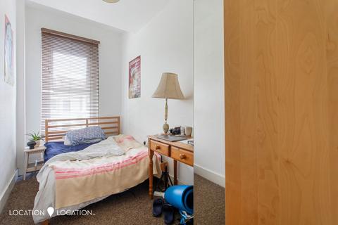 3 bedroom flat to rent, Kyverdale Road, London, N16