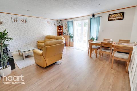 3 bedroom end of terrace house for sale, Oat Hill Drive, Northampton