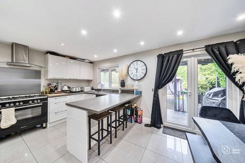 92 Prince Albert Square, Redhill, RH1 5AP