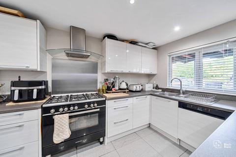92 Prince Albert Square, Redhill, RH1 5AP