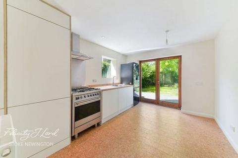 3 bedroom flat for sale, Brooke Road, Stoke Newington, N16