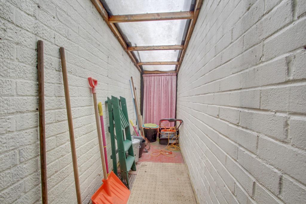Side passageway
