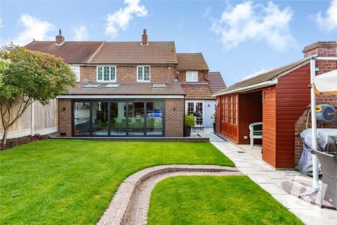 12 Priory Path, Romford, RM3 9AR