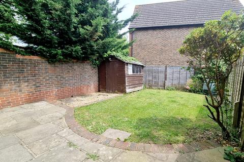 2 bedroom end of terrace house to rent, Churchwood Drive Tangmere PO20