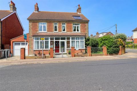 4 bedroom detached house for sale, Walton on the Naze CO14