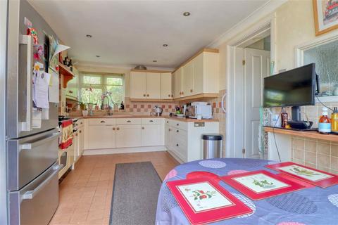 4 bedroom detached house for sale, Walton on the Naze CO14