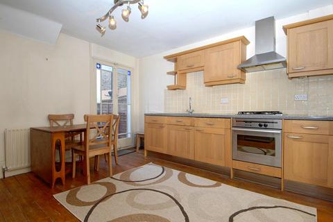 2 bedroom flat to rent, Norroy Road Putney SW15