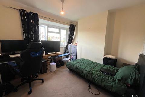 2 bedroom flat for sale, St. Marks Avenue, Northfleet, Kent, DA11