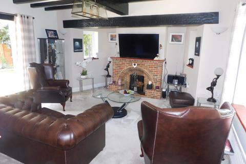 3 bedroom cottage for sale, Stour Way, Christchurch BH23