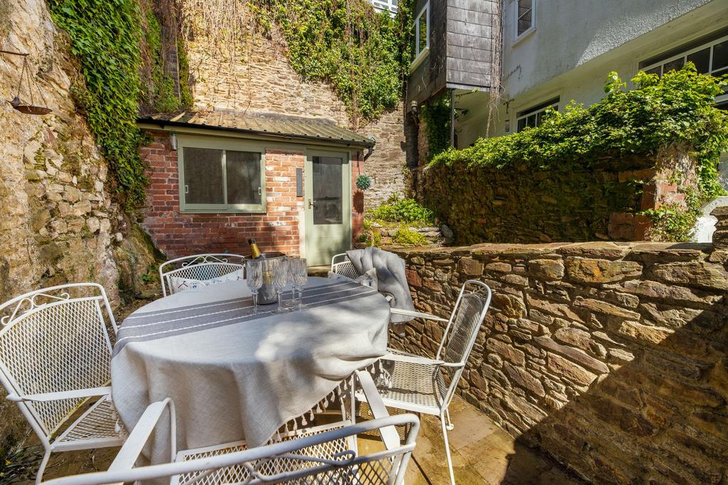 Courtyard -  3 Bell Court, Dartmouth