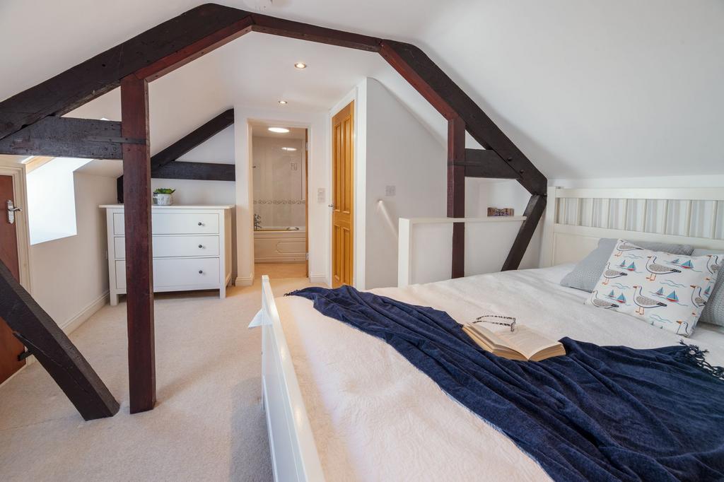 Loft room - 3 Bell Court, Dartmouth