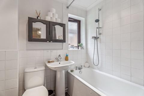 115 Langtons Meadow, Farnham Common, Slough, SL2 3NS