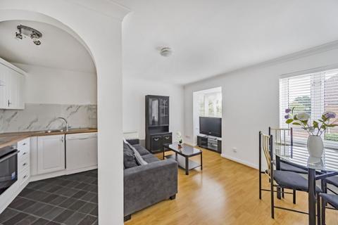 2 bedroom apartment to rent, Dorset Mews London N3