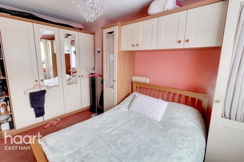 3 bedroom maisonette for sale, Lonsdale Avenue, London