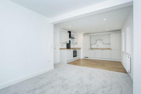 1 bedroom flat for sale, Flat 5 Railway House, Railway Close, CT16