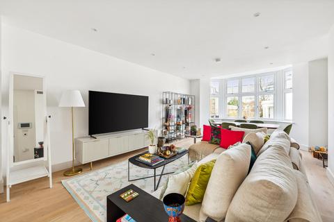 4 bedroom flat to rent, Kidderpore Avenue, London, NW3