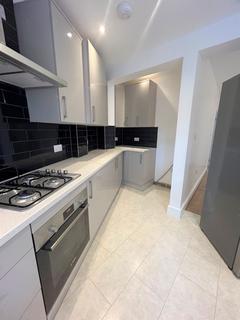 4 bedroom end of terrace house to rent, Ash Grove, HOUNSLOW TW5