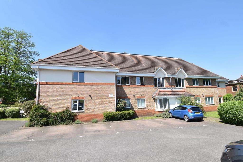 Terrace Road, WALTONONTHAMES, KT12 2 bed apartment to rent £1,550