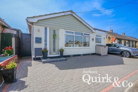 1 bedroom detached bungalow for sale, Keer Avenue, Canvey Island, SS8