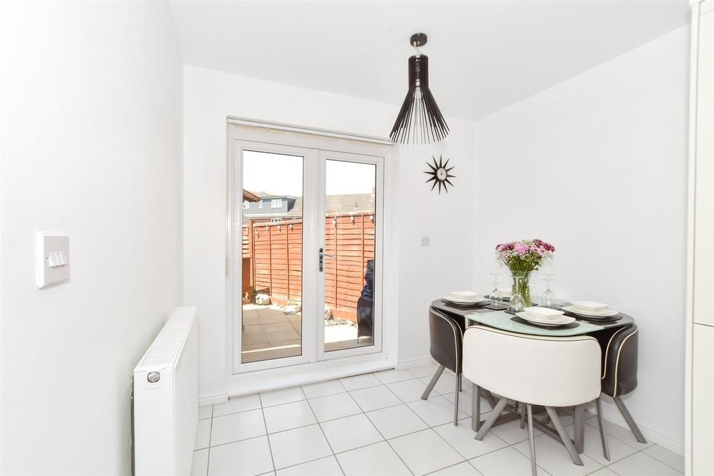 Kitchen/ Dining Room