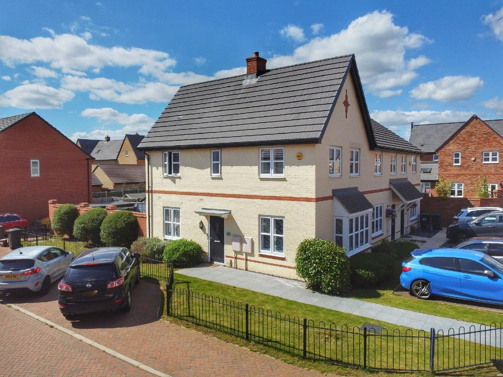 Birch Grove, Ampthill, Bedfordshire... 3 bed end of terrace house for