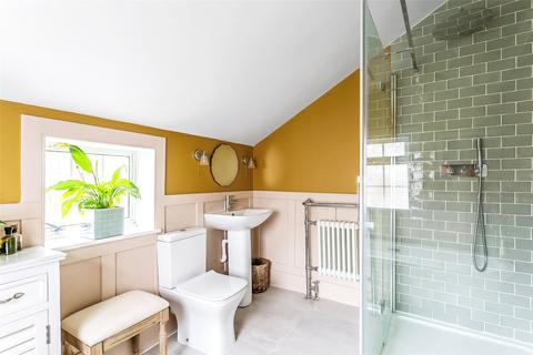 2 Arundel Road, Dorking, RH4 3HS