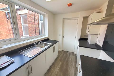 3 bedroom flat to rent, Claremont South Avenue, Gateshead NE8