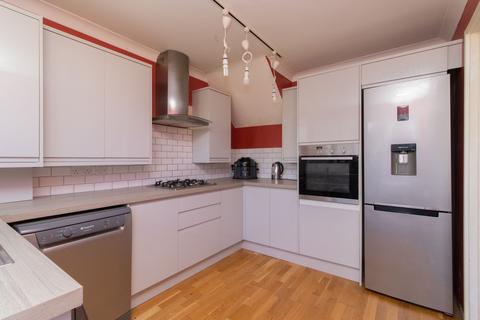 18 Broomfield Crescent, Cliftonville, Margate, CT9 3YJ