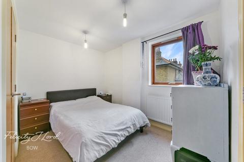 2 bedroom apartment for sale, Trevithick Way, London