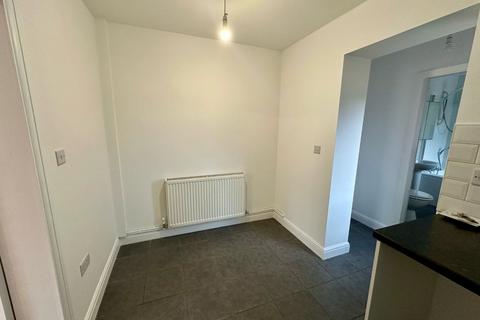 3 bedroom terraced house to rent, Homestall Road, Liverpool L11